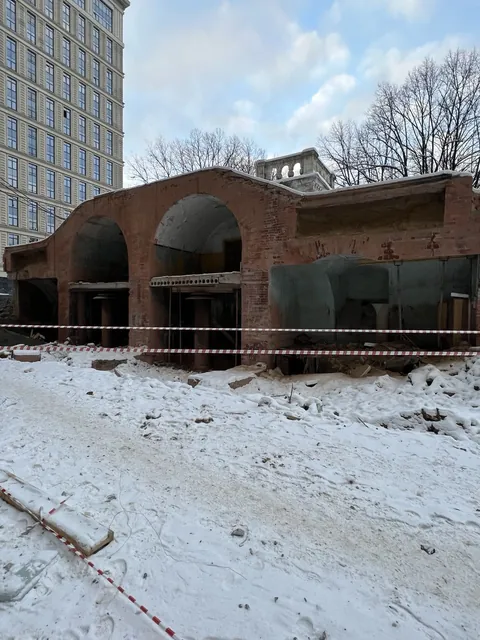 Результат прецизионной канатной резки кирпичного сводчатого сооружения (чистовой срез кладки)