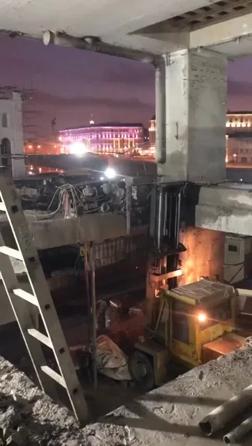 Локальный демонтаж железобетонного перекрытия и опорных пилонов малогабаритной техникой